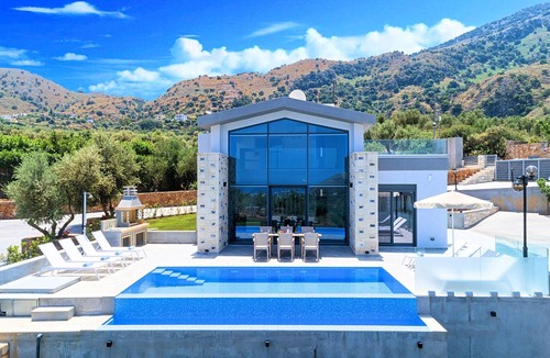 Mathes Villa | Moonlight Grand Villa 3 Heated Pools 45 guests