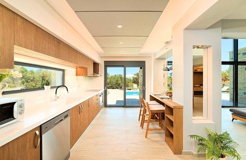Mathes House | Moonlight Maxima Villa Heated Pool