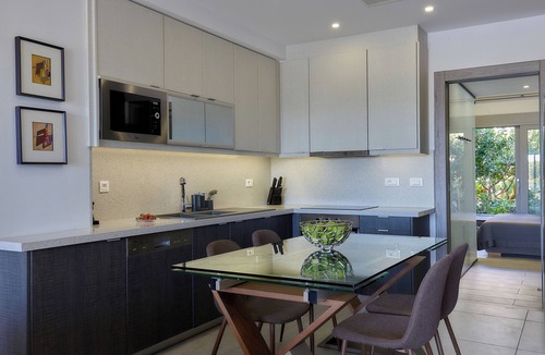 Koutsouras Villa | Moonlight seafront living with private infinity pool and whirlpool