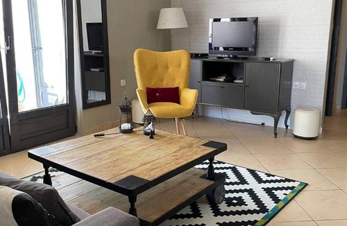Mytilene Apartment | Moonstone house B