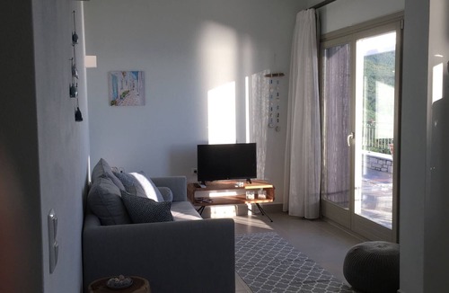 Zagora-Mouresi Apartment | Moses Villa: Almond apartment with balcony