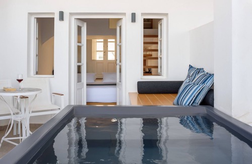 Oia Hotel | Muses Cycladic Suites - Two Level Maisonette with Sea view & Seasonal Hot Tub