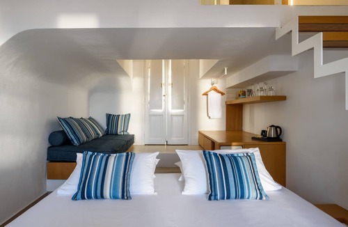 Oia Hotel | Muses Cycladic Suites - Two Level Maisonette with Sea view & Seasonal Hot Tub