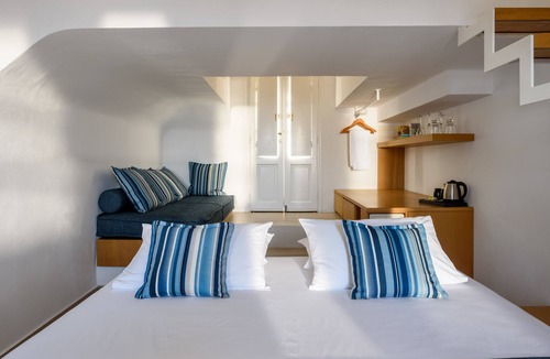 Oia Hotel | Muses Cycladic Suites - Two Level Maisonette with Sea view & Seasonal Hot Tub