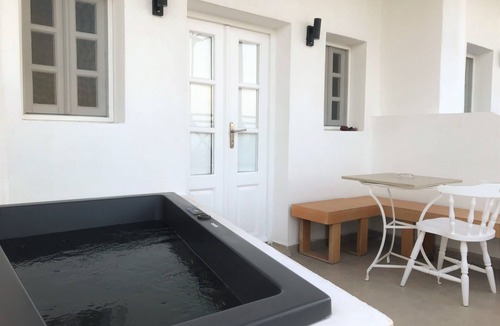Oia Apartment | Muses Cycladic Suites - Two-Bedroom Apartment Partial Sea view&Seasonal Hot Tub