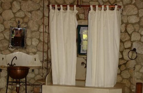 Vatos Villa | Musician's Round House & Castello
