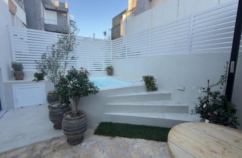 Mikrolimano Apartment | Myronos suite with jacuzzi