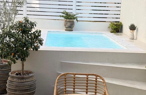 Mikrolimano Apartment | Myronos suite with jacuzzi