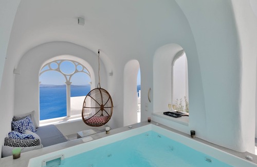 Oia Villa | Namaste Suites by Oias Local Cavehouses