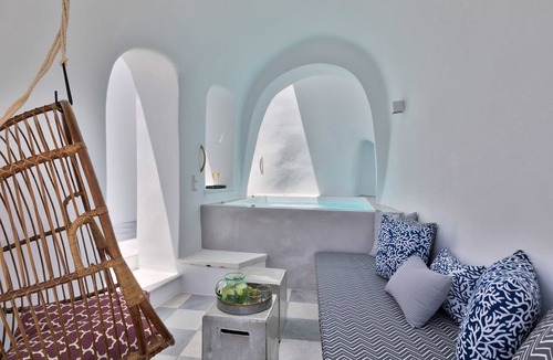 Oia Villa | Namaste Suites by Oias Local Cavehouses