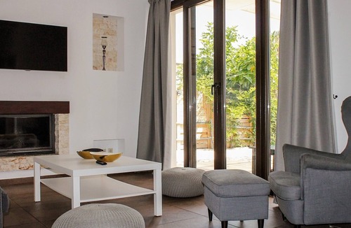 Peroulion House | Nature meets luxury at Antinioti View three-bedroom House .