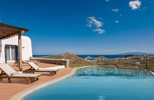 Ano Mera House | New 2-Villa Complex With Amazing Views of Divouno & Kalafati Beach & Aegean Sea