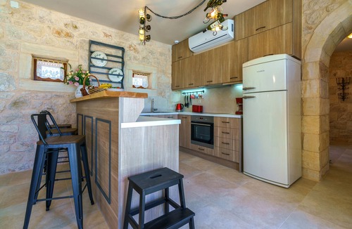 Asteri Villa | New Luxury Stone built Villa with Private Pool, Childrens Area, 5km to the Beach