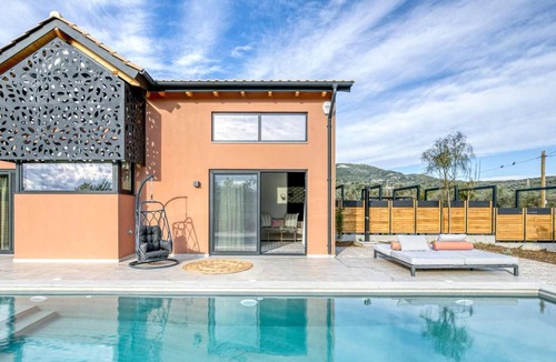 Lygia Villa | New photos - close to shops, tavernas, beach