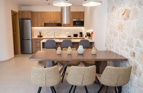 Melidoni Villa | New stylish villa with heated pool & jacuzzi!