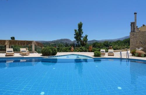 Zouridi Villa | New Villa Myre3, A Family-Friendly Retreat in Crete with Private Pool & 3 Apartments