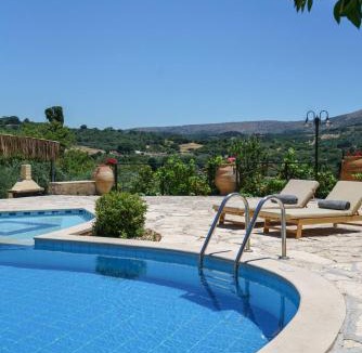 Zouridi Villa | New Villa Myre3, A Family-Friendly Retreat in Crete with Private Pool & 3 Apartments