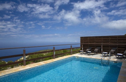 Lefkas House | Nice House in Apollonii with Private Pool