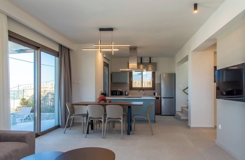 Adele Villa | Niki - Three Bedroom Villa, Sleeps 6