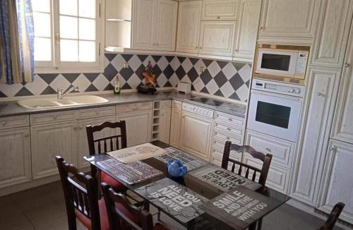 Agios Georgios House | Niko's Blue Villa in Kavvadades