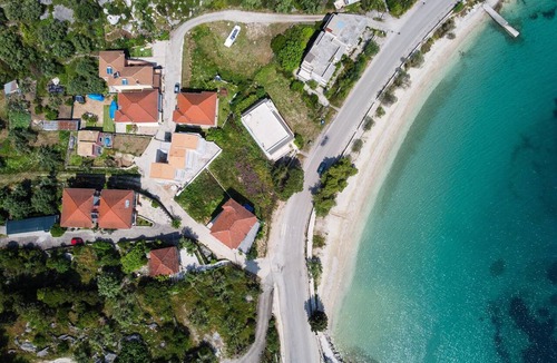 Nikiana Apartment | "Nikoleta Studio 2" Apartment with Ocean View, Terrace, and Wi-Fi