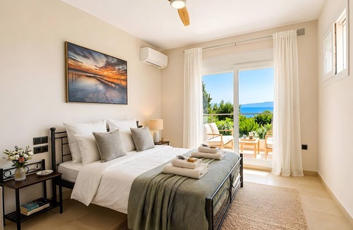 Petaleia House | Nina Apartment with Wi-Fi and Air Conditioning for Holidays
