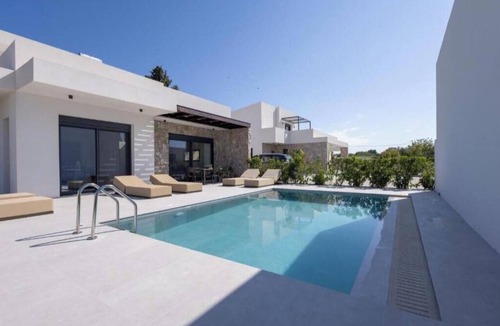 Petaloudes House | Noera Villas 1 | Elegant Two-Bedroom Villa with Private Pool near Kremasti Beach