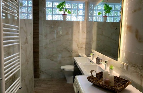 Evosmos Apartment | Oasis detached House in Thessaloniki with Hydromassage - Free parking