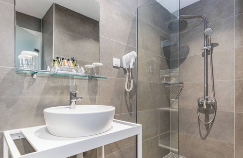 Perama Hotel | Oasis Hotel