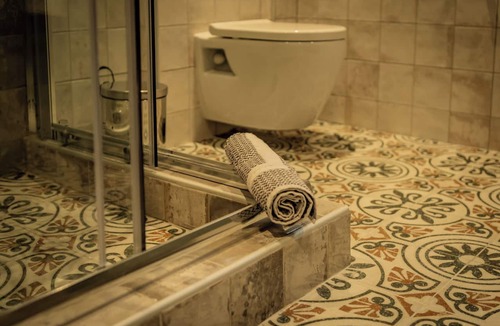 Lagkadas House | Offers family rooms with private bathrooms, air-conditioning and free WiFi.