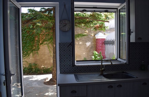 Karlovassi House | Oikίa Athanasia