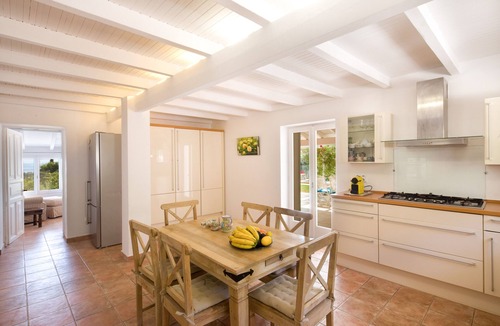 Petaleia Villa | Old Olive Press Dream Holiday Home Sea - Mountain Panorama' with Wi-Fi