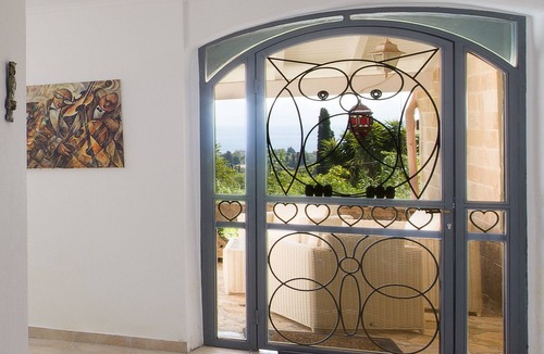 Petaleia Villa | Old Olive Press Dream Holiday Home Sea - Mountain Panorama' with Wi-Fi