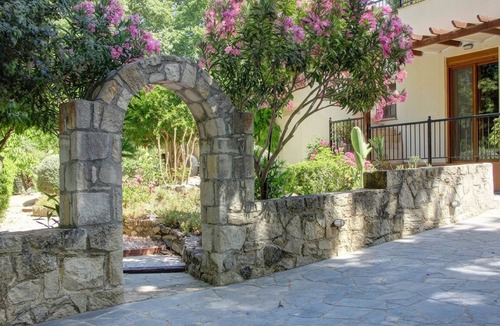Kalyves House | One-of-a-Kind Farm Villa - 5 min to Sandy beach + Kalyves! 20 min to Chania.