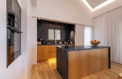 Varkiza Apartment | Opulent Penthouse 2 at the heart of Varkiza