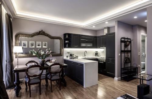 Old Town Apartment | Opus 5 Luxury Apartment in Liston Corfu