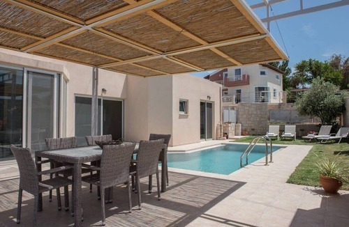Kato Stalos Villa | Pantanassa Villas – Thalia with Jacuzzi & Pool