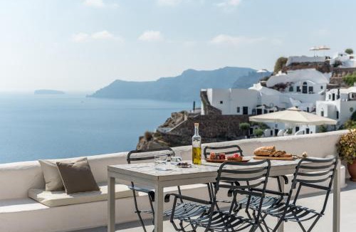 Oia Villa | Parathira cave houses by Cycladica