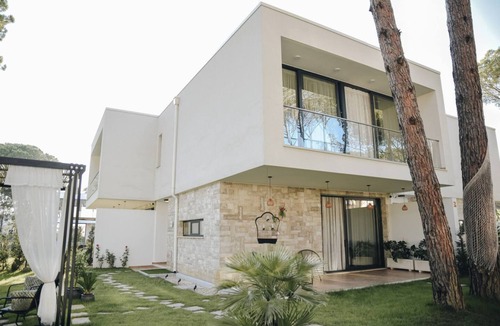 Ishem Villa | Parrot's Home in Plazhi San Pietro