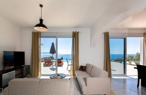 Vlachata House | Part of a collection of apartments and villas, Villa George is in an enviable location, sitting abov