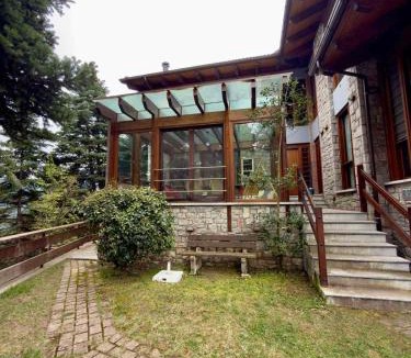 Pavliani House | Pavliani Cliffside Retreat