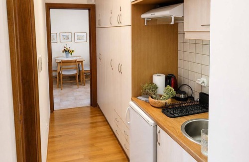 Paiania Apartment | Pavlos Apartment - Leontari Stay with Garden View