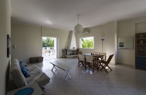 Rio Cottage | Peaceful Relaxation Villa. 8 Guests, Big Parking, Big Exterior