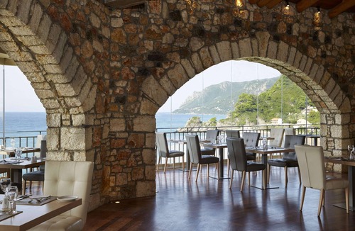Sinarades Hotel | Pelekas Monastery