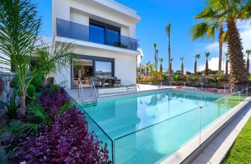 Petaloudes Villa | Penélope Beachfront Villas