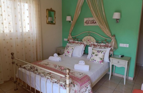 Patitiri House | Pension Galazios Kolpos