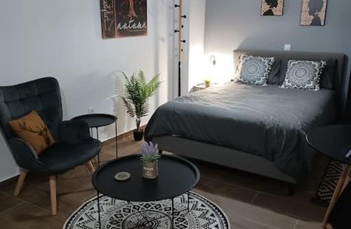Mytilene Apartment | Petite suite with backyard.