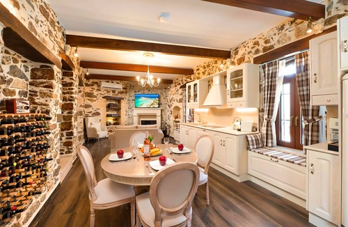 Filaki Villa | Petroktisto Luxury Villa Heated Pool & Jaccuzzi