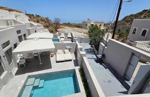 Vourvoulos Apartment | Petroma Cave Suites