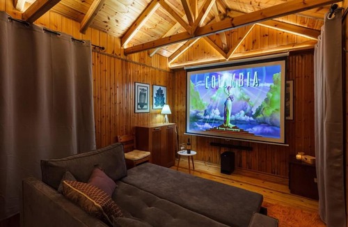 Artemisia Ski Chalet | Pine Forest Chalet 1400m, Cinema & Fireplace